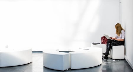 7 tips til å delta på konferanse alene (og få en god opplevelse)