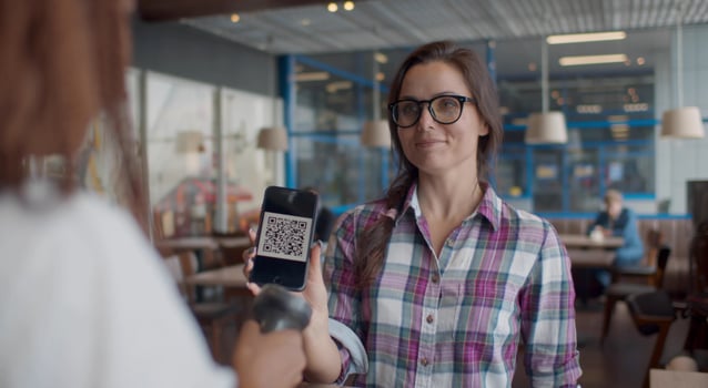Innsjekking av deltakere blir tryggere og raskere med QR-kode og gir gode rammer for smittesporing ved behov