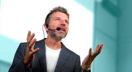 Slik får du foredragsholdere til å hjelpe deg med å markedsføre arrangementet