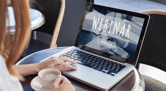 Hva er forskjellen mellom webinar og videokonferanse?